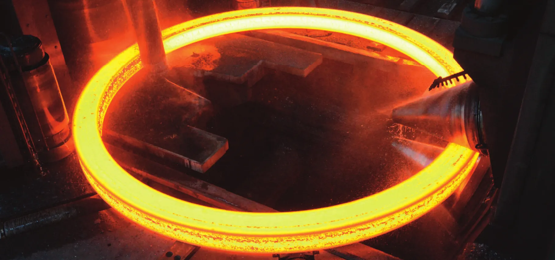Anello incandescente in laminazione